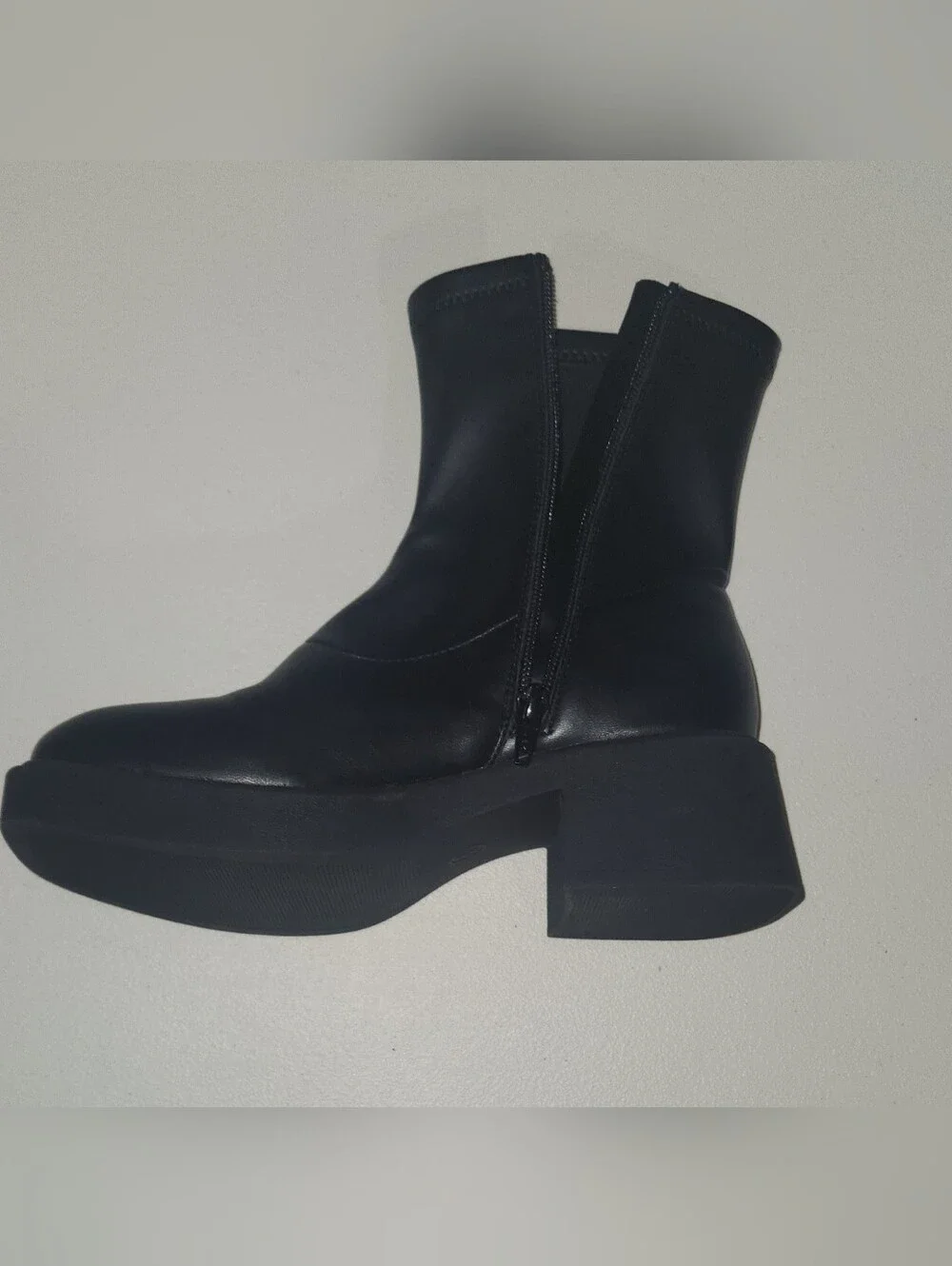 Wild Fable Faux Leather Side Zip Ankle Boots Size 6